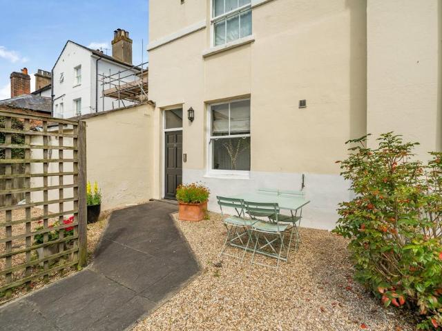 Flat for sale in Royal Tunbridge Wells, Tunbridge Wells