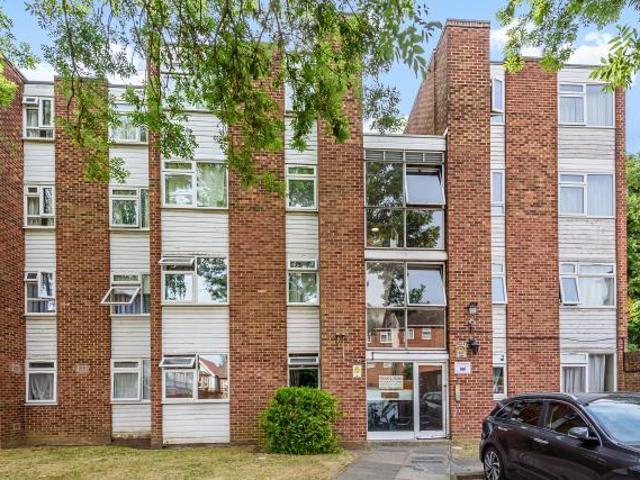 Flat for sale in Slough