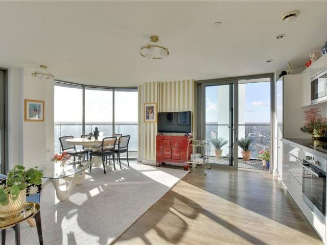Flat for sale in London Borough of Lewisham, Ladywell