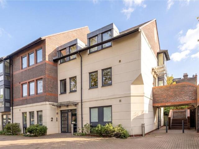 Flat for sale in London Borough of Richmond upon Thames, Greater London