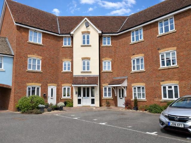 Flat for sale in Fordham Heath, Essex