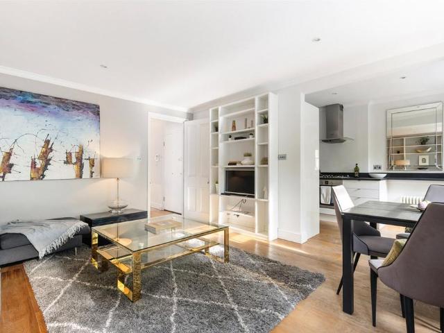 Flat for sale in Knightsbridge, Greater London