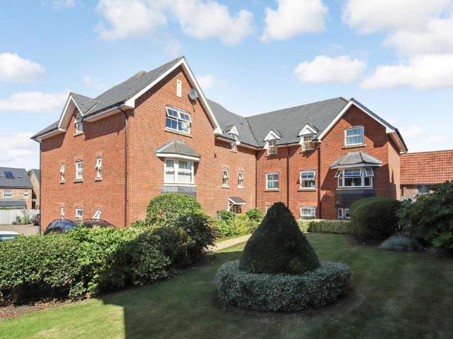 Flat for sale in Pouchen End, Hertfordshire