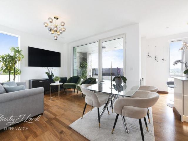 Flat for sale in East Greenwich, Greater London