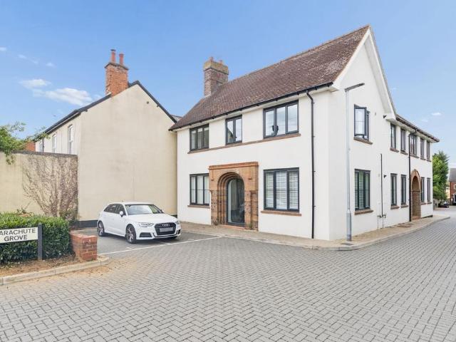 Flat for sale in Henlow, Bedfordshire