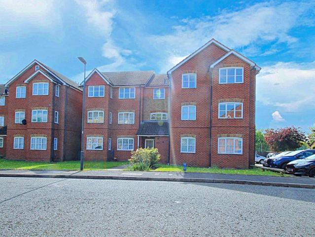 Flat for sale in Wealdstone, Greater London