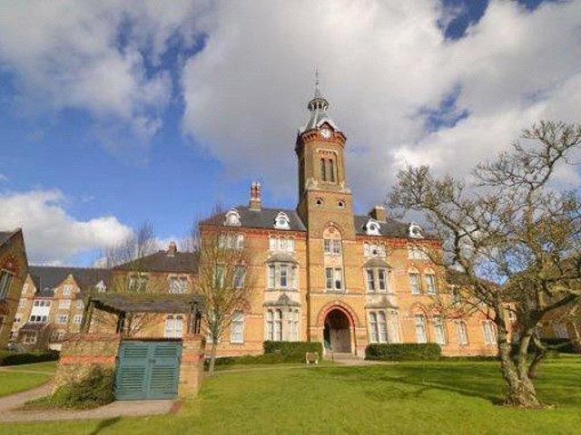 Flat for sale in North Watford