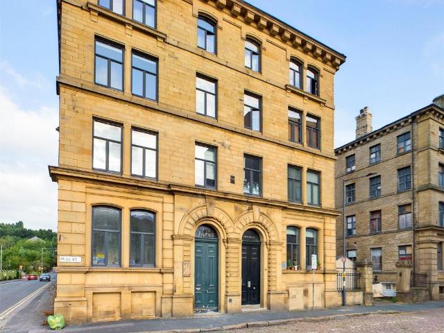 Flat for sale in West Yorkshire