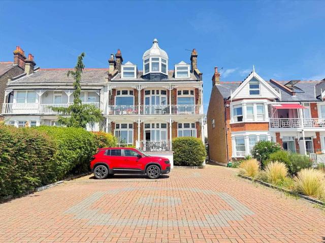Flat for sale in Alton Barnes, Essex