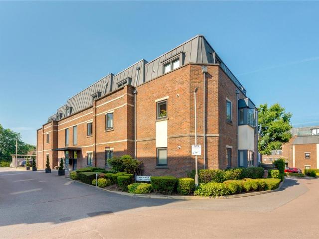 Flat for sale in Bushey Heath, Hertfordshire