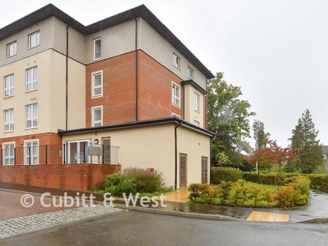 Flat for sale in Cross In Hand, East Sussex