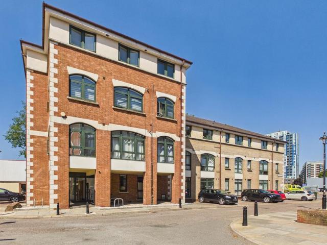 Flat for sale in Corner Hall, Dacorum