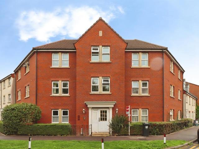 Flat for sale in Almondsbury, Catbrain