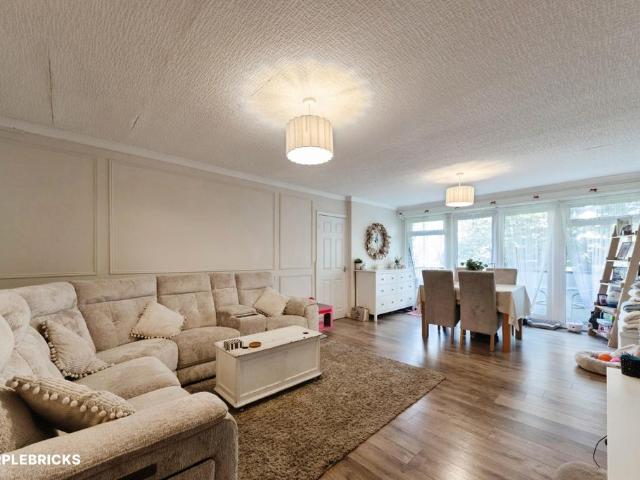 Flat for sale in Shirley, West Midlands