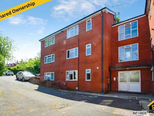 Flat for sale in Lee Bank, Greater Manchester