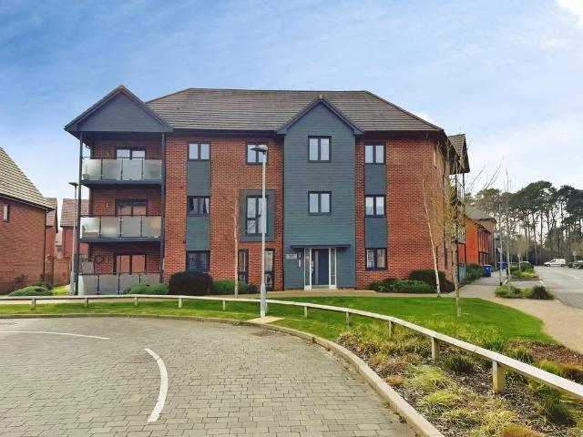 Flat for sale in Buckler's Park, Crowthorne