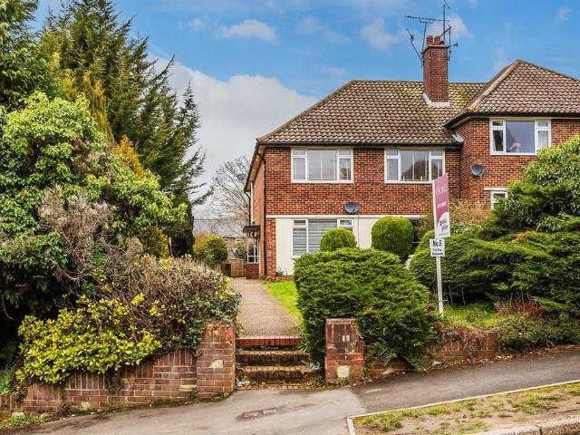 Flat for sale in Pachesham Park, Surrey