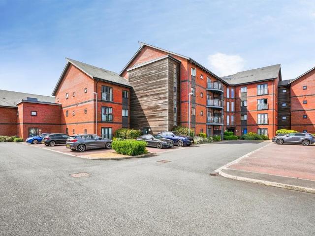 Flat for sale in West Bromwich, West Midlands