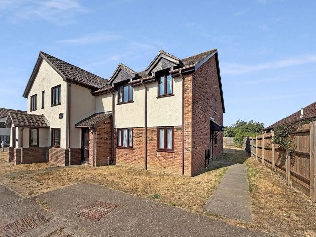 Flat for sale in Brightlingsea, Dale Hill