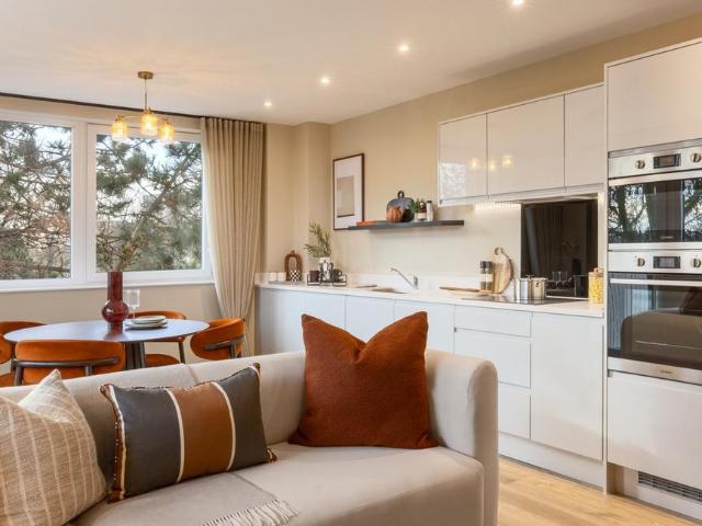 Flat for sale in London Borough of Ealing, Greater London