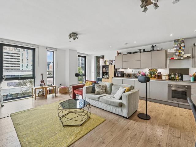 Flat for sale in London Borough of Tower Hamlets, Greater London
