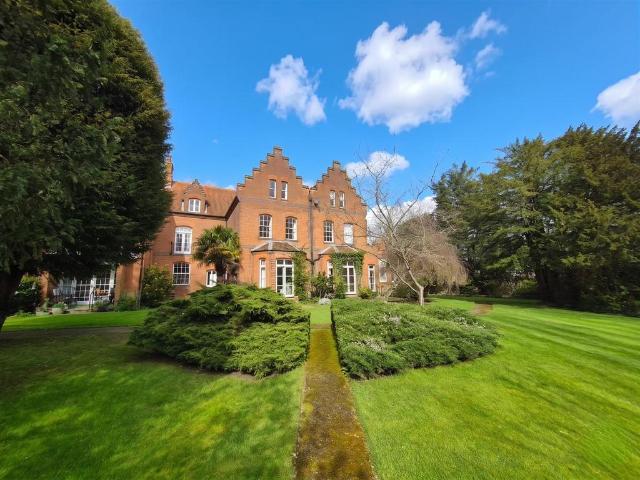 Flat for sale in Chelmsford, Essex