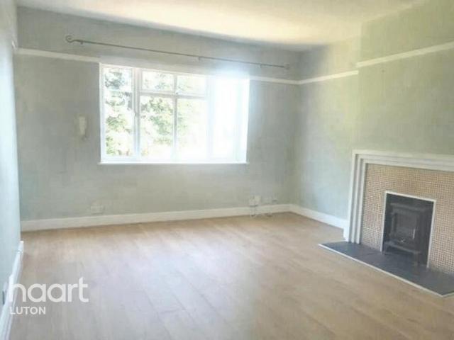 Flat for sale in Spring Park, Luton
