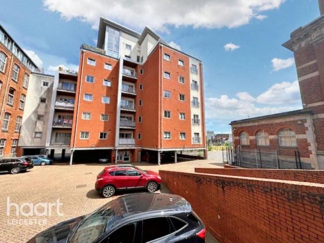 Flat for sale in Black Friars, Old Wharf