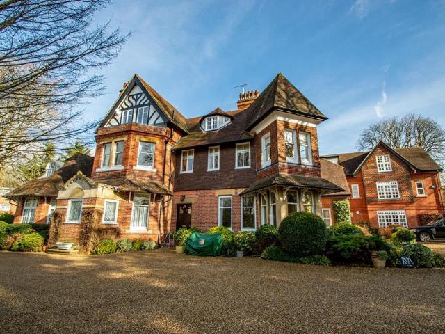 Flat for sale in Berrick Salome, Oxfordshire