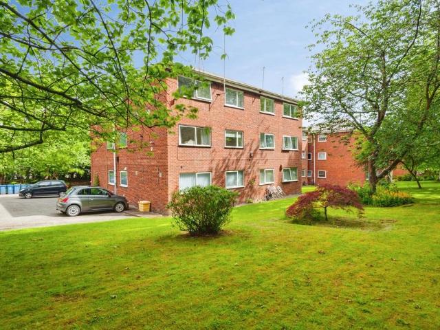 Flat for sale in Calderstones