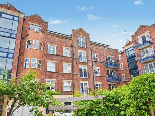 Flat for sale in Weetwood, West Yorkshire