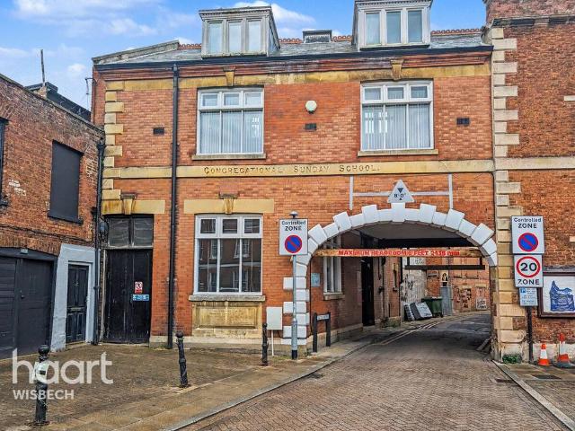 Flat for sale in Wisbech, Four Gotes