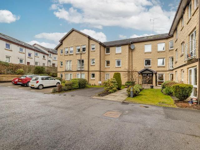 Flat for sale in Milngavie, Scotland