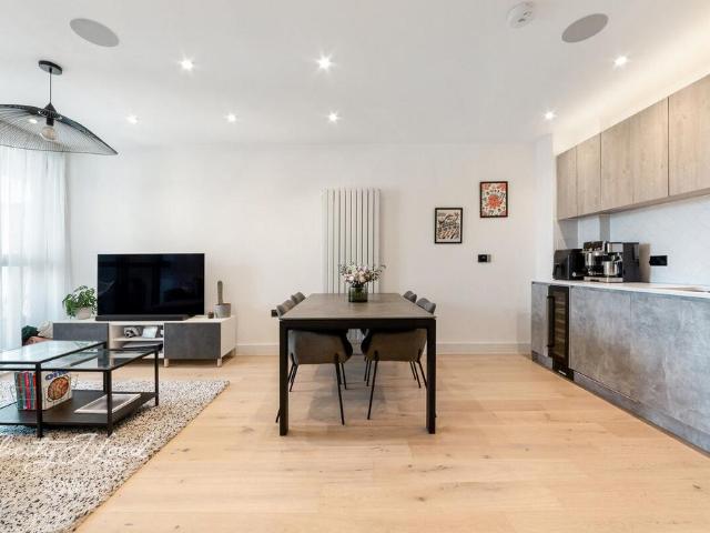 Flat for sale in Old Ford, Bow