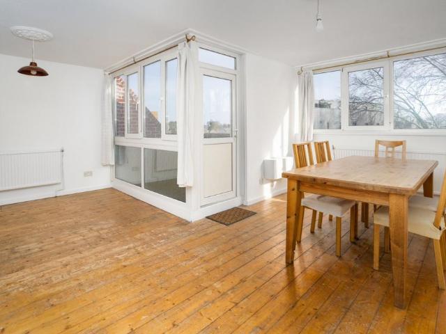 Flat for sale in Islington, Greater London