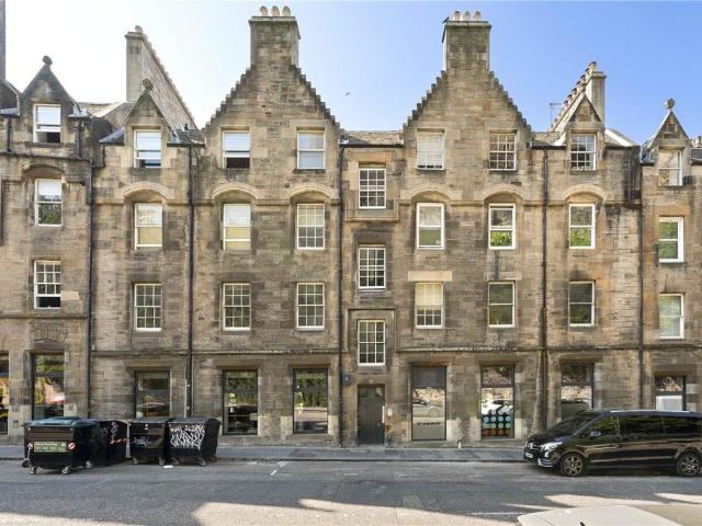 Flat for sale in Old Town, Scotland