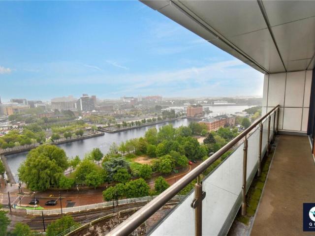 Flat for sale in Salford Quays, Salford