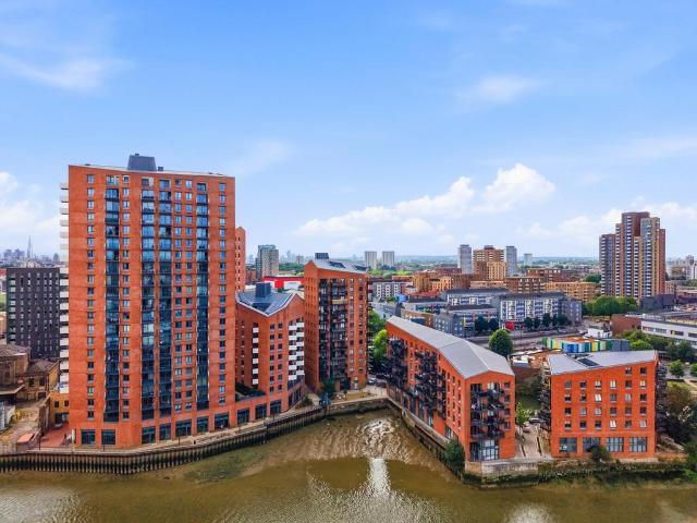 Flat for sale in Bromley-by-Bow, Poplar Grove