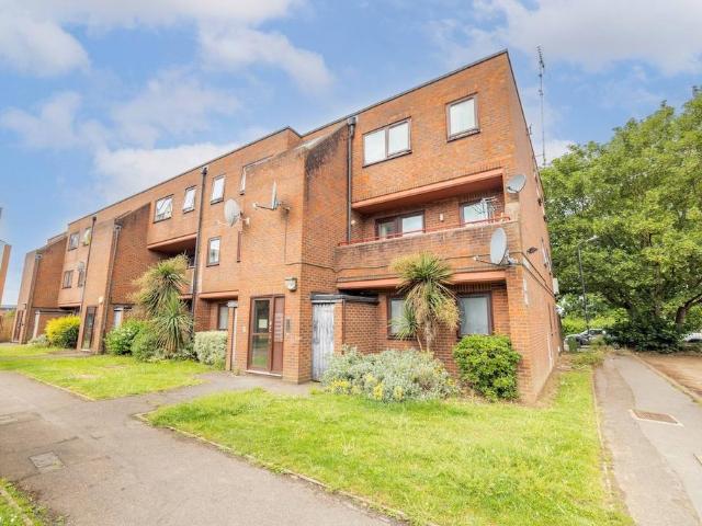 Flat for sale in Slough