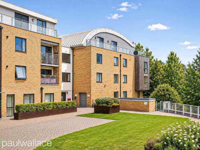 Flat for sale in Hertford, Colliers End