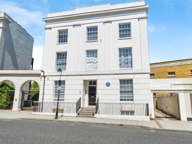 Flat for sale in The Polygon, City Of Southampton