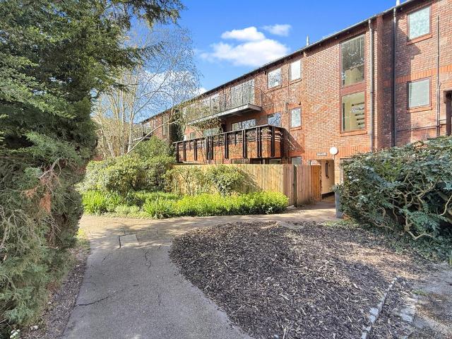 Flat for sale in Arbury, Cambridgeshire