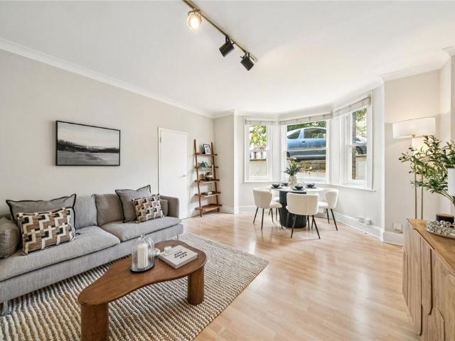 Flat for sale in London Borough of Wandsworth, Greater London