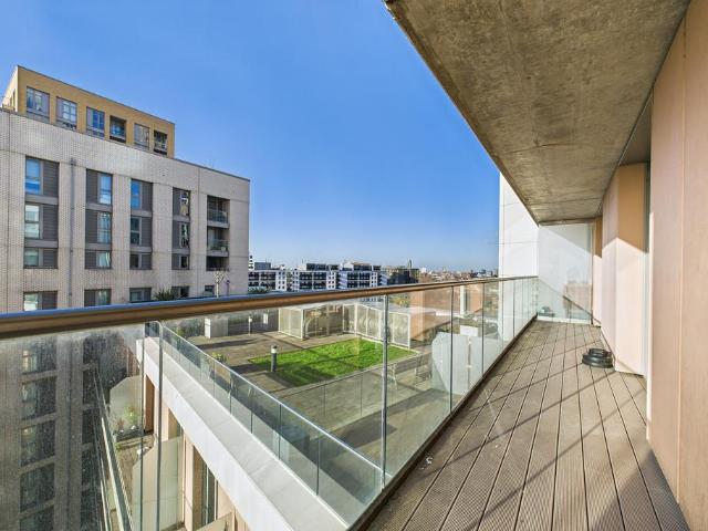Flat for sale in London Borough of Lewisham, Ladywell