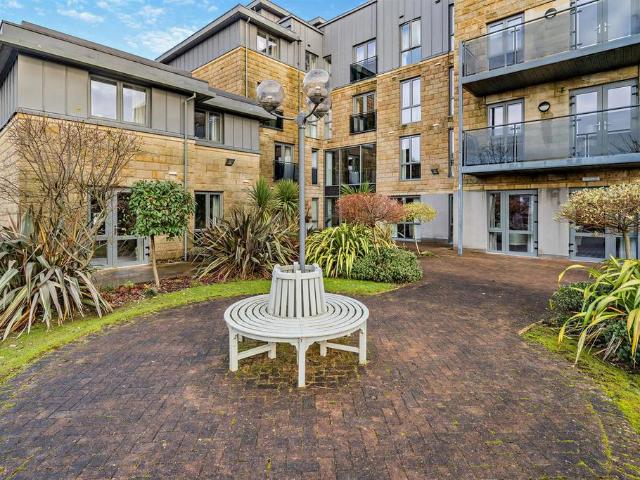 Flat for sale in Greaves, Bare