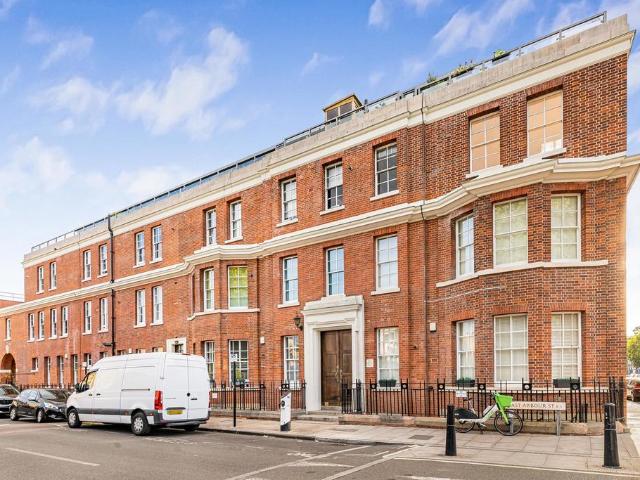 Flat for sale in Ratcliffe, Greater London