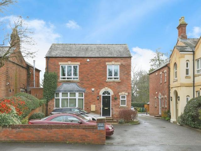 Flat for sale in Tiddington, Alderminster