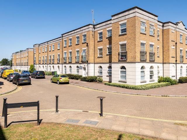 Flat for sale in Midway, Kent