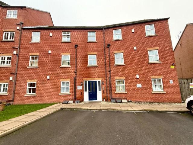 Flat for sale in Potters Corner, East Midlands