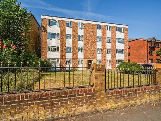 Flat for sale in London Borough of Lewisham, Greater London